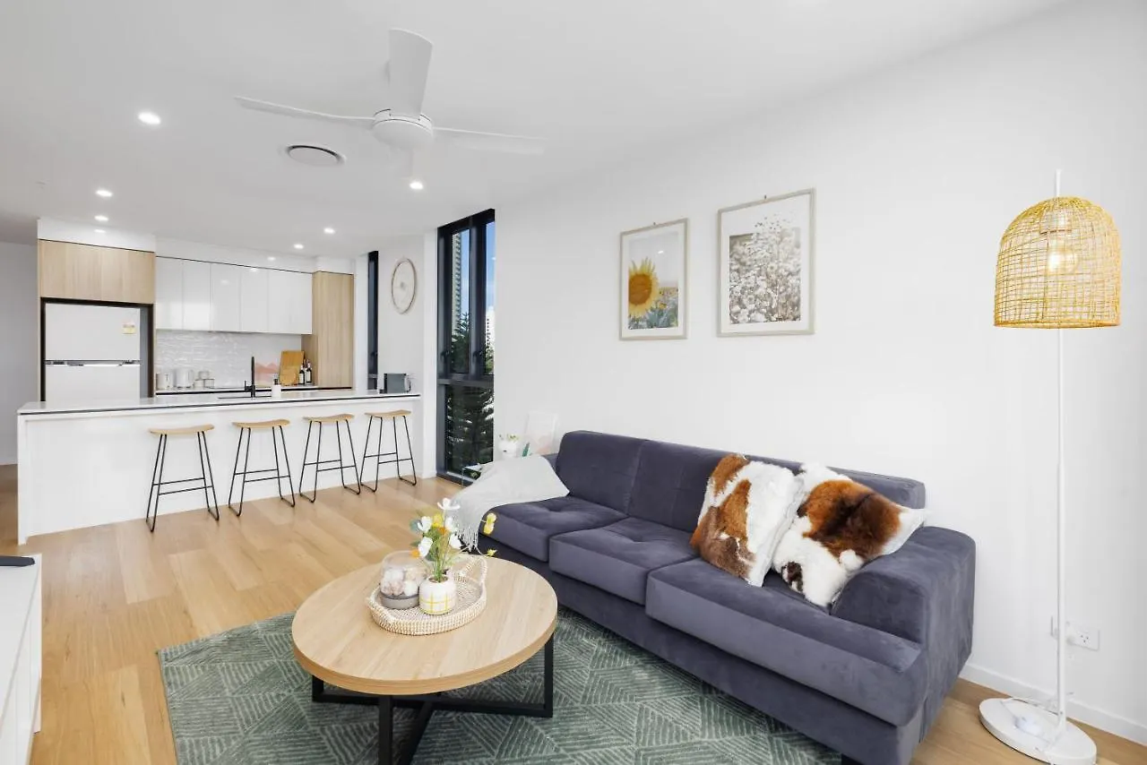 New 2Br Apt Prime Loc Stone'S Throw From Train Stn Gold Coast