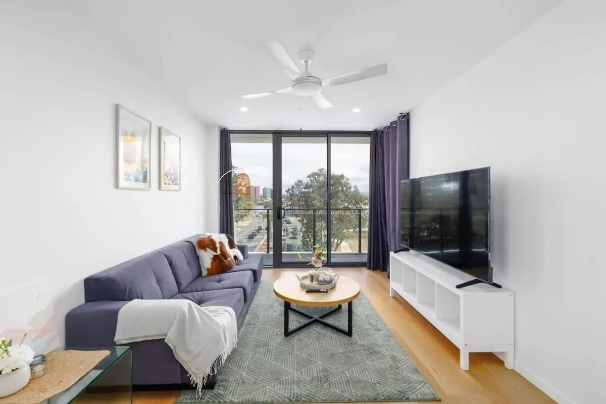 New 2Br Apt Prime Loc Stone'S Throw From Train Stn Gold Coast Apartment