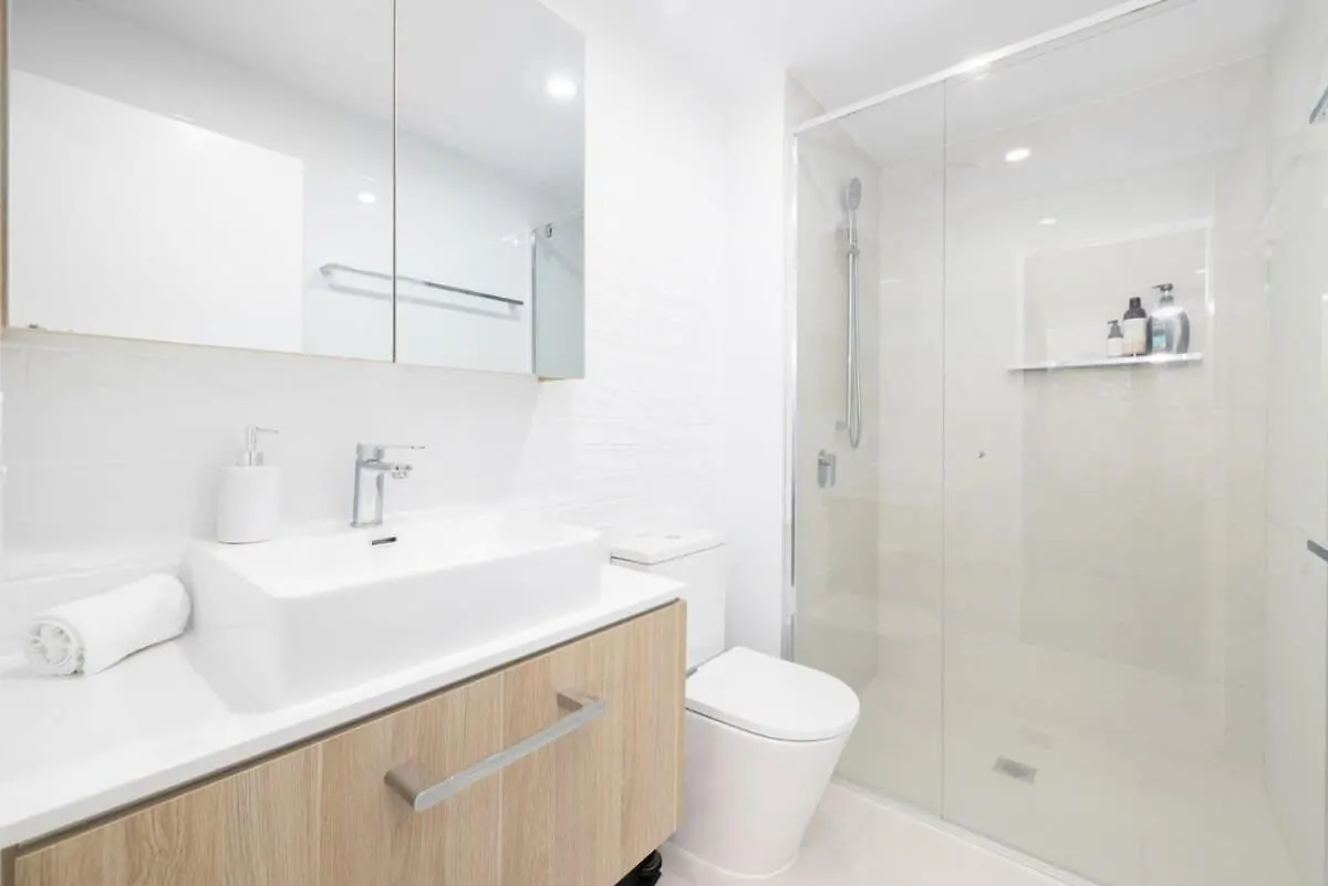 New 2Br Apt Prime Loc Stone'S Throw From Train Stn Gold Coast Apartment
