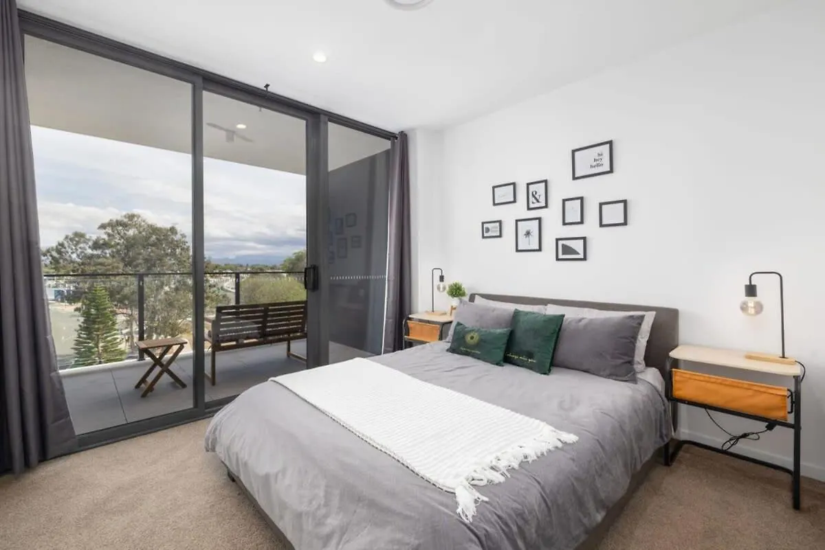 New 2Br Apt Prime Loc Stone'S Throw From Train Stn Gold Coast Apartment